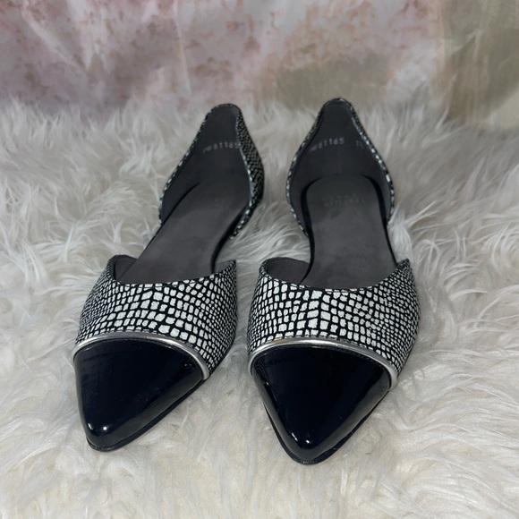 STUART WEITZMAN reptile print white/black &black patent leather pointy toe flats - Picture 2 of 7